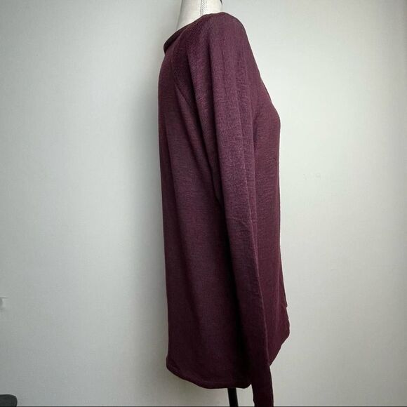 American Eagle Outfitters Solid Maroon Red V Neck Viscose Blend Sweater size M - Picture 6 of 11